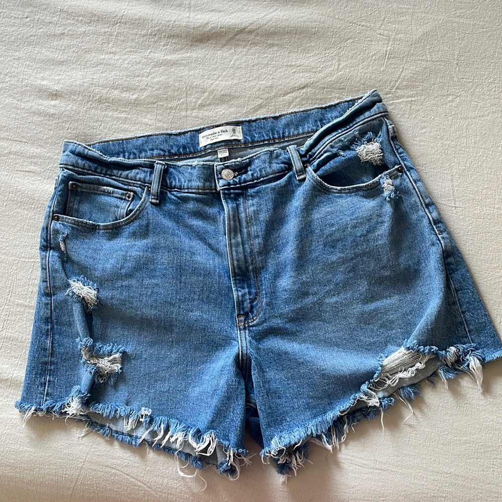 Abercrombie & Fitch 4” Mom Short High Rise 33/16